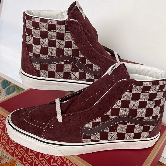Vans Men’s Sk8-Hi Stitch Checkerboard Bitte
VN000CP97YO
Sneakers - Picture 7 of 16